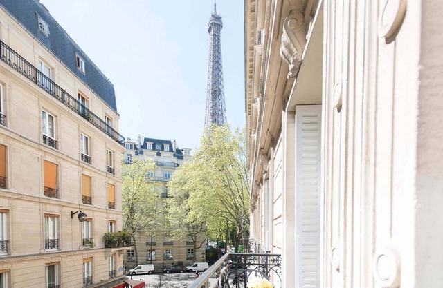 ¡VENTA! Impresionante y espacioso en excelente ubicación con balcón y vistas a Eiffel