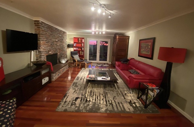 Stunning Views, 2BR 2BA convenient to Hayward Field
