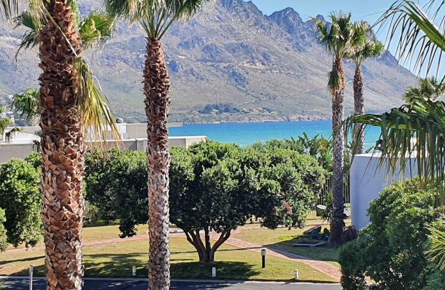 Stunning views apartment close to Cape Town