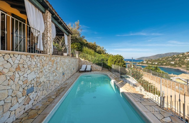 Impresionante Villa Giglio con vistas al mar, vistas a la montaña
