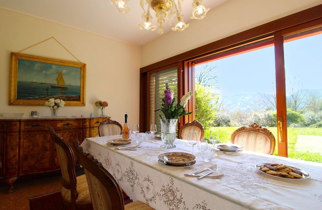 Casa de vacaciones con WIFI, piscina, jacuzzi, TV, patio, mascotas permitida, aparcamiento