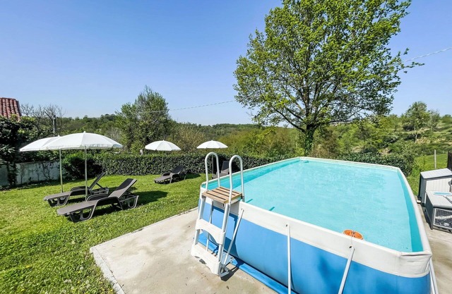 Casa de vacaciones con piscina privada, A/C, WIFI, TV, terraza, mascotas permitida, aparcamiento