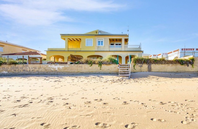 Preciosa casa de vacaciones para 8 personas con WIFI, TV, patio, mascotas permitida y aparcamiento