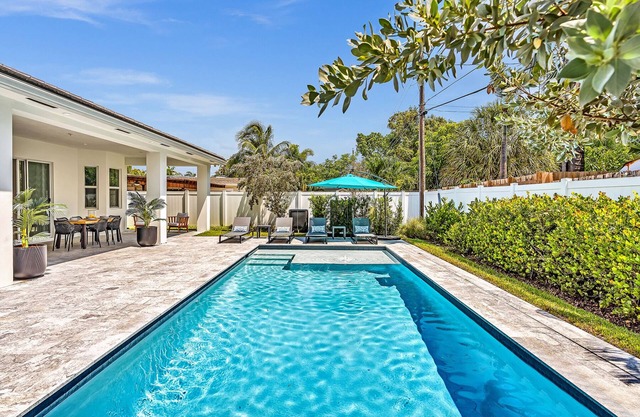 Stunning Villa near Las Olas Beach Heated Pool