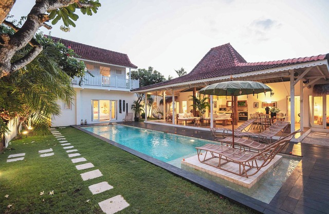 Impresionante villa con piscina junto a la playa