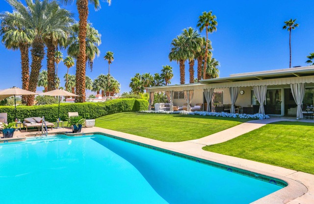 Impresionante Villa en 1/2 Acre lote a pie de El Paseo - Tarifas de verano y especiales
