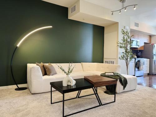 Stylish 1 Bedroom Apartment in LA with Free Parking - 10 Minutes away from Ceders Sinai