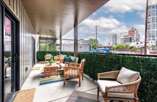 Stylish 1-bedroom condo in Downtown Nashville - Walk to Broadway and The Gulch