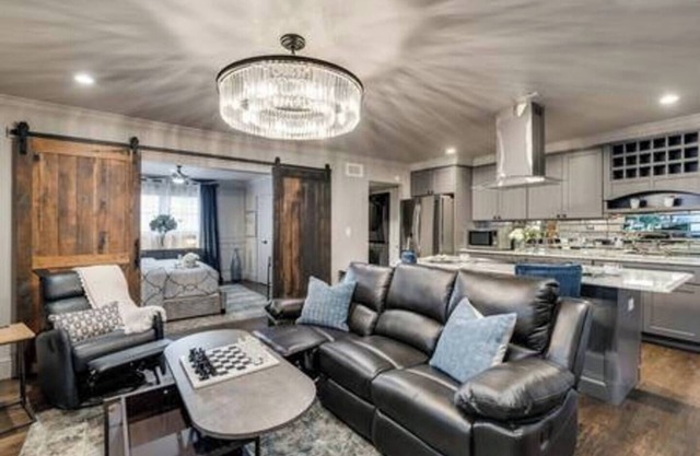 Luxury Condo in Quiet Residential Neighborhood