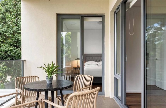 Stylish 2 Bed 2 Bath with Parking in Lane Cove