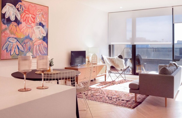 Stylish 2bed Apartment in Fitzroy - Free Parking