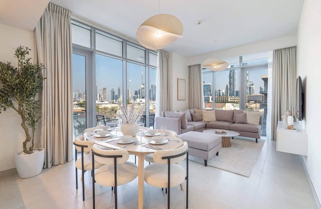 Elegant, Relaxing 3-Bedroom Apartment in Perfect Location at Canal Front 1