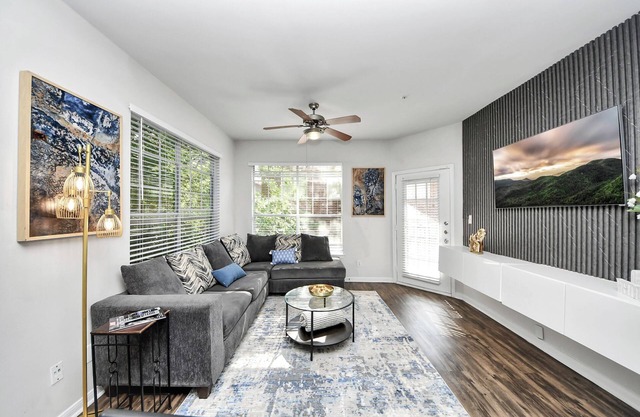 Stylish 3 Bd W/ Pool & Gym NRG Rodeo HTX Med Centr