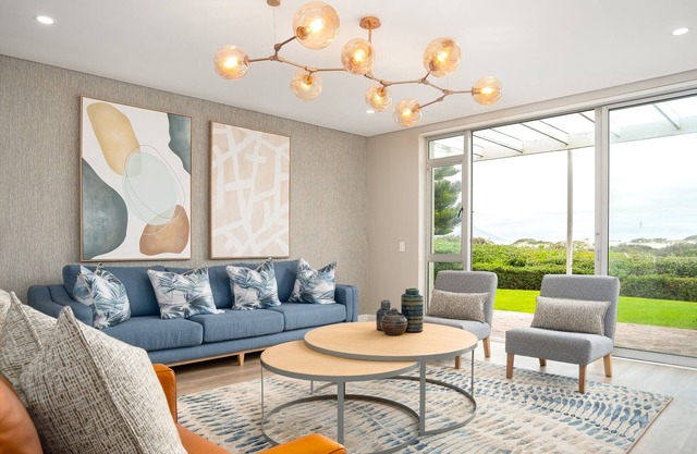 Stylish 3 Bedroom Apartment on Dolphin Beach