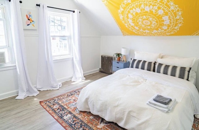 Stylish 3 BR Home Near NYC Transit & Large Patio!