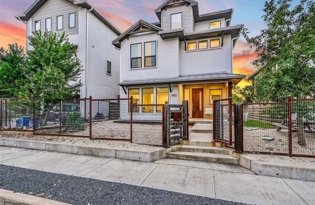 Modern 3-Story Escape - Sleeps 12 - Walk Downtown