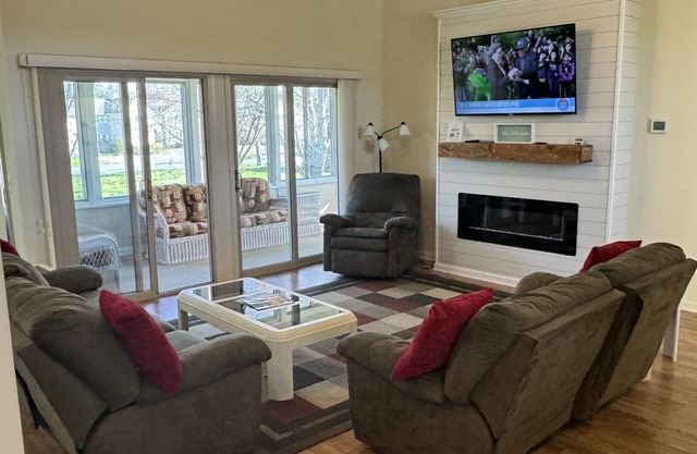 3 dormitorios / 2 baños condominio en plantaciones, envolver porche, piscina Inc, disponibilidad a largo plazo