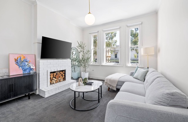 Stylish 3BR Carlton - CBD Fringe Terrace