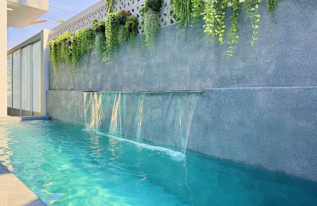 Elegante villa de 3 dormitorios con piscina a pie de la hermosa playa de NaiYang