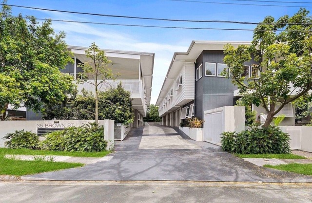 Stylish 3BD Townhouse CampHill
