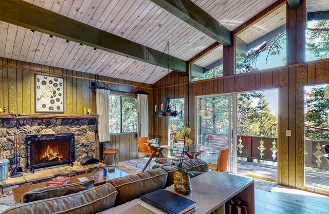 Stylish '70s-era chalet