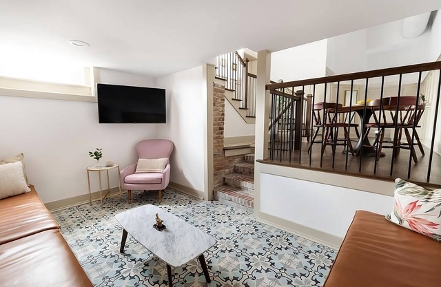 Stylish and Comfortable Stay! Pet-friendly, Pool, Near City Stage Theatre