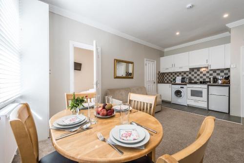 Stylish apartment 12 minutes tube to Oxford Street with free wifi and air con