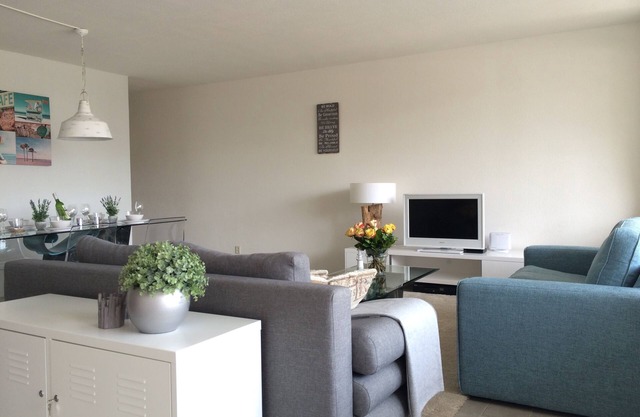 Elegante apartamento junto al mar con amplia terraza (22 m2) + estacionamiento gratis!