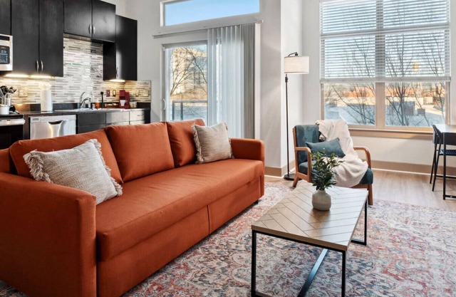 Stylish Apt in Deep Ellum with Parking
