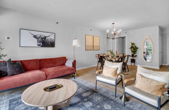 Stylish Oasis:Sleeps 7 | King Bed | Prime Location