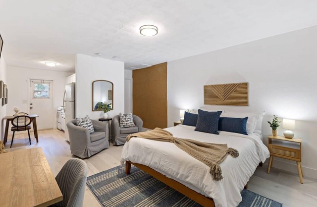 Stylish & Cozy Studio – Private Getaway