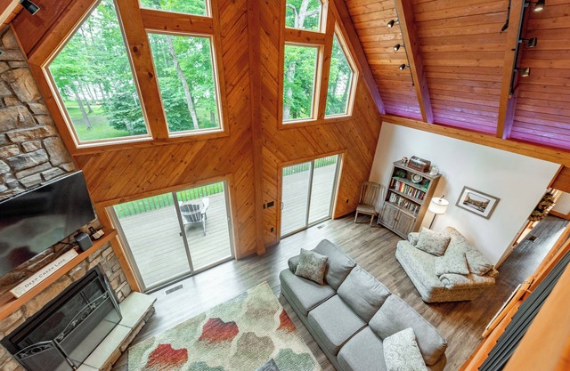 New! Livin' On A Whim: Lakefront, Hot Tub, Dock Slip!