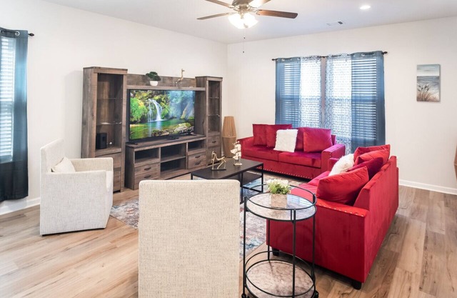 Stylish Family Townhouse in Baton Rouge (#1004) !!