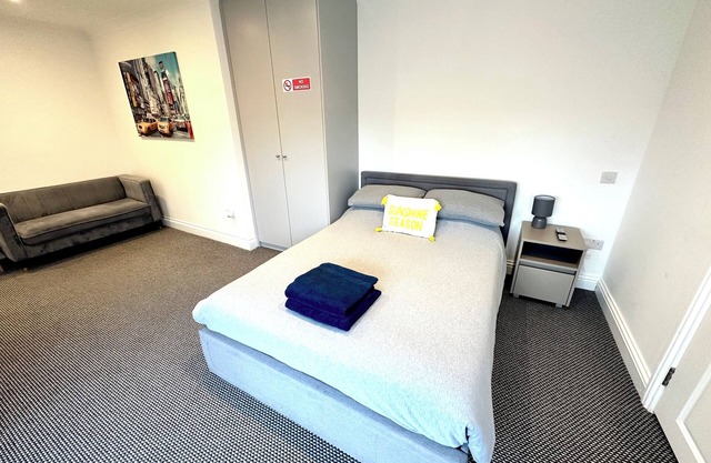 Stylish Modern, Private Apartment, 15 Mins To Central London