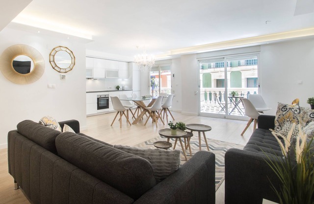 Stylish *NEW* Apartment in Alicante w/ 4 bedrooms