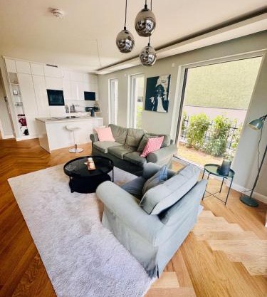 Stylish New Apt for your family and friends