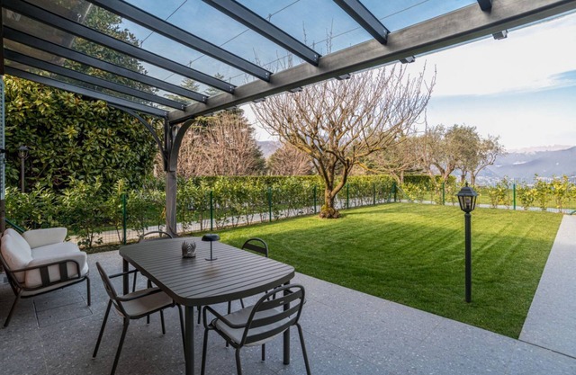 GuestHost - One bedroom apartment in Villa with pool!