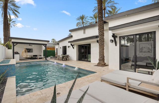 Stylish Desert Oasis—Heated Pool, Spa & Cabana
