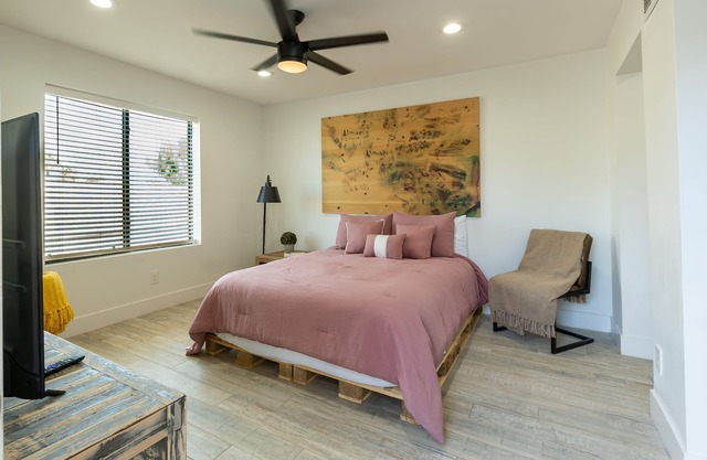 Stylish Private Guest Suite, central to it all!