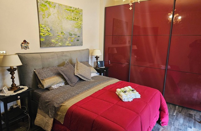 Stylish, quiet apartment facing Metro. For every vacation need