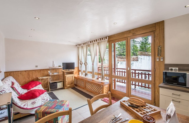 Apartamento renovado con acceso directo a pistas en el centro de Courchevel