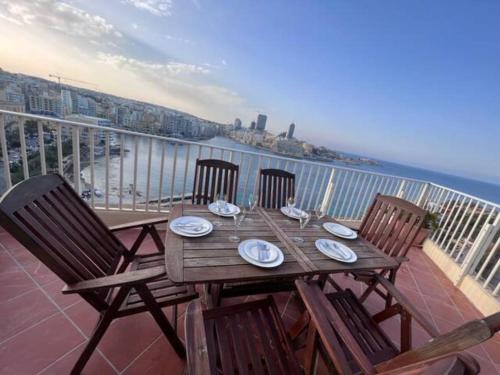 Stylish Sliema Apt with Stunning Sea Views
