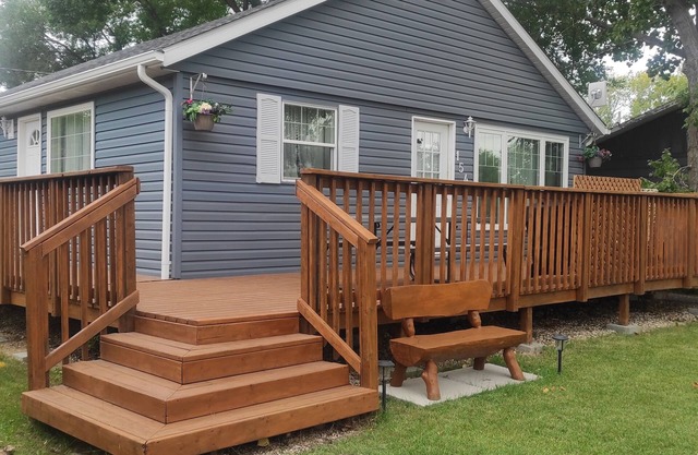 New renovated Charming South Beach Cottage. 3 minutes drive to the beach!