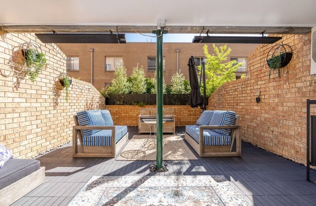 New to VRBO: Stylish Stay in Griffith 3 mins from Kingston