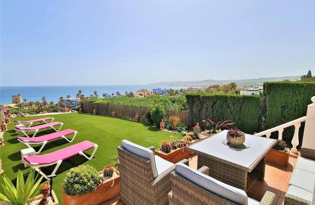 Elegante casa de pueblo, vistas al mar y clima, A 10 minutos a pie de la playa y piscina