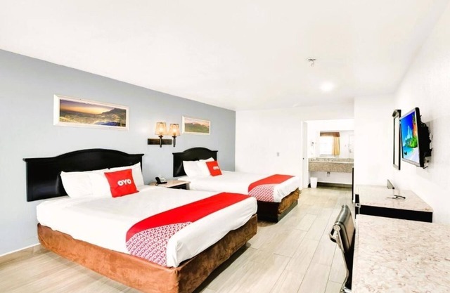 Stylish Unit Near Sowells BBQ – Free Parking, Pet Friendly & Pool Access