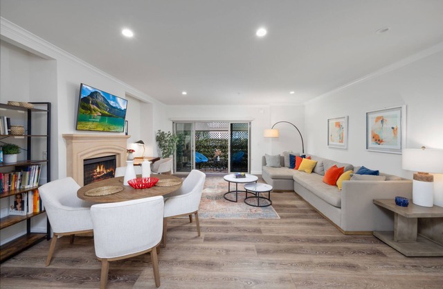 Stylish unt w/ 2BR 2BA w/tub jacuzzi - 1288 sq. ft