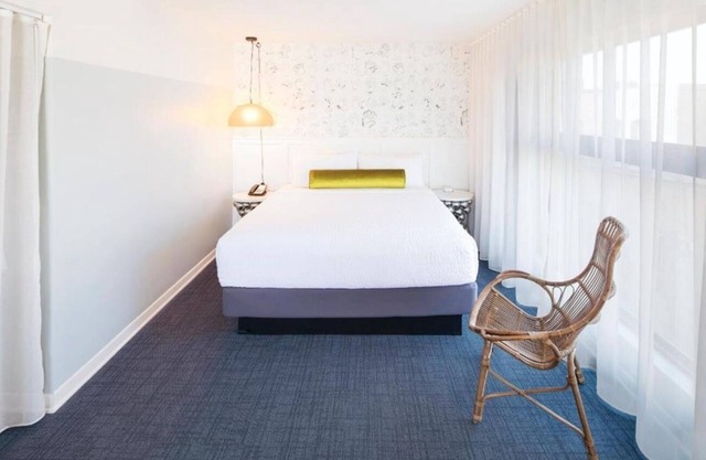 Stylish Venice Stay w/ Balcony Overlooking the Ocean | Rooftop | Free Breakfast