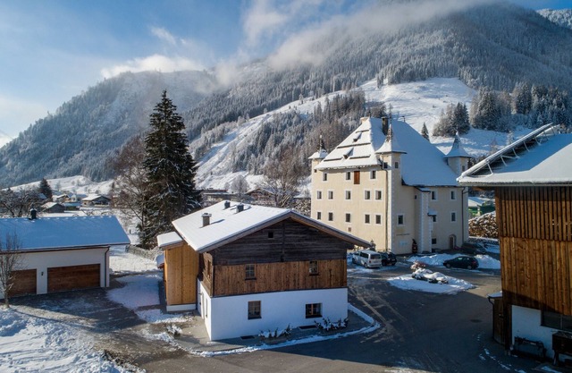 Elegante Moarhaus Chalet renovado con sauna privada