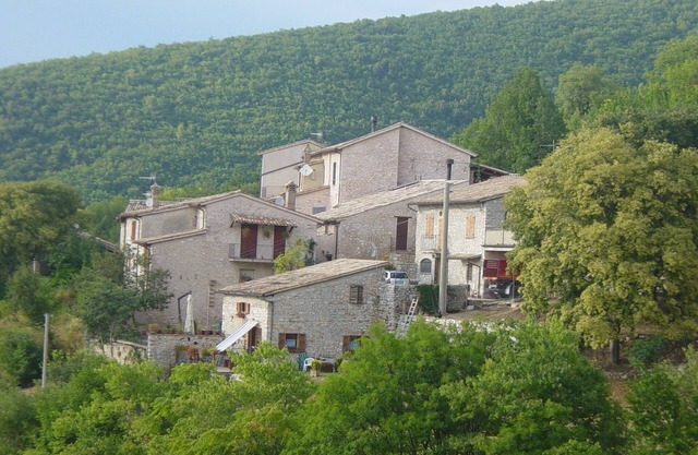 Llamativa casa de montaña en piedra de 110 en un pueblo medieval